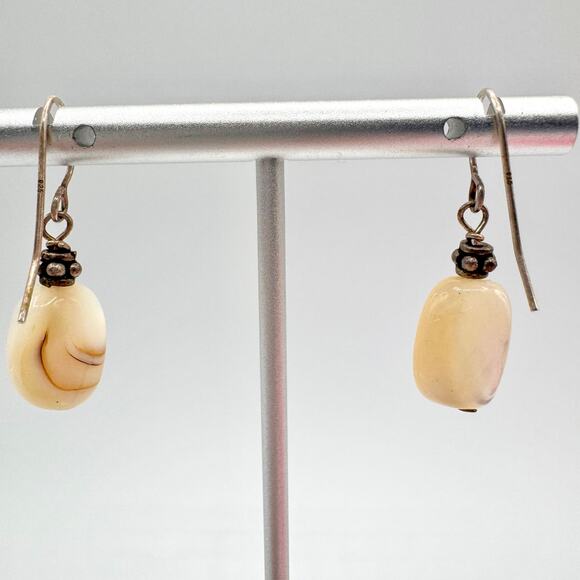 Vintage Mother Of Pearl MOP Nugget Dangle Earrings Sirencore Mermaidcore Beachy - Picture 6 of 11